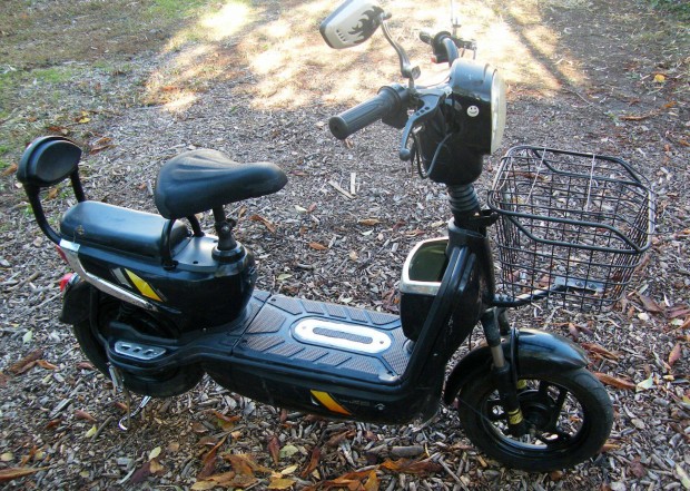 Elektromos kerkpr, robog