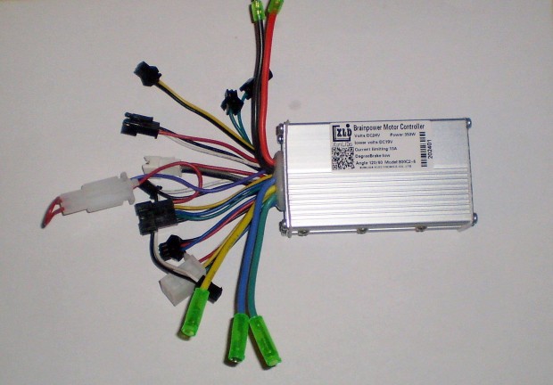 Elektromos ker�kp�r, roller, robog� 24 voltos vez�rl�