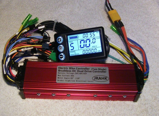 Elektromos ker�kp�r, roller, robog� k�t motoros vez�rl�