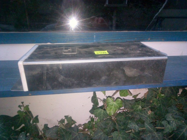 Elektromos ker�kp�r akkumul�tor tart� doboz