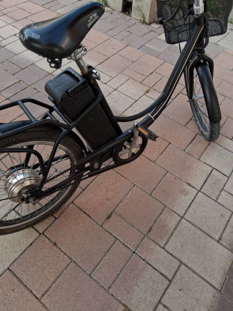 Elektromos kerékpár eladó.
