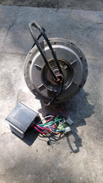 Elektromos ker�kp�r motor �s vez�rl�