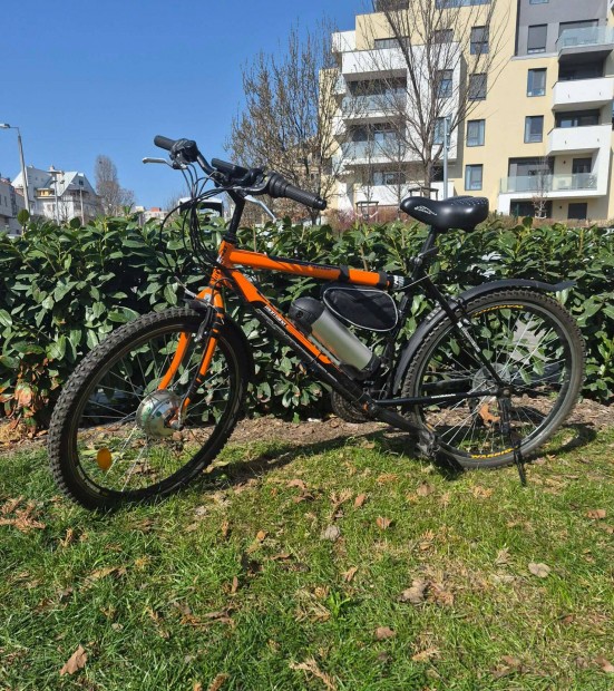 Elektromos meghajt�s� Montana 26-os f�rfi ker�kp�r / �jszer�