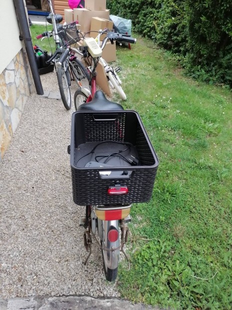 Elektromos moped (Mami-bringa)