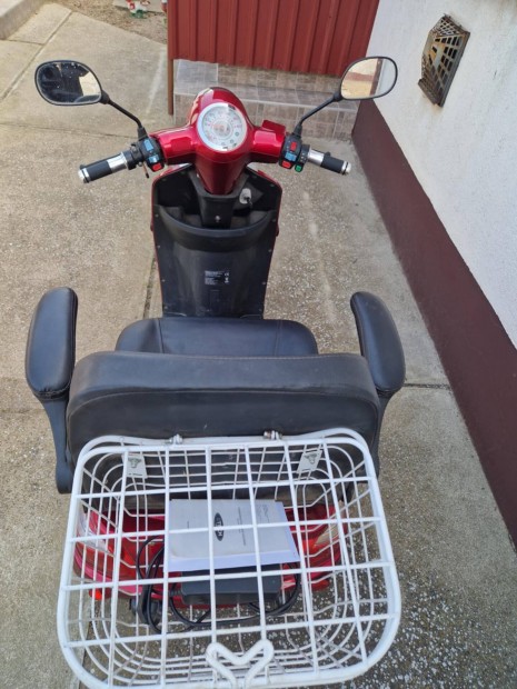 Elektromos moped/ rokkant kocsi