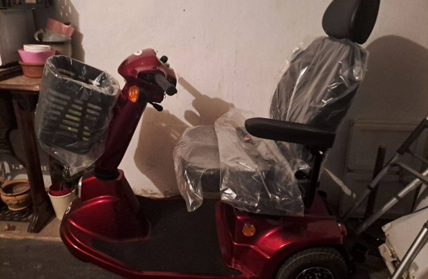 Elektromos moped elad�