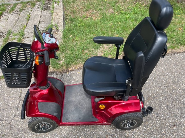 Elektromos moped elad