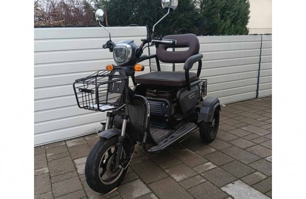 Elektromos moped robog tricikli rokkantkocsi garancia hzhozszllts