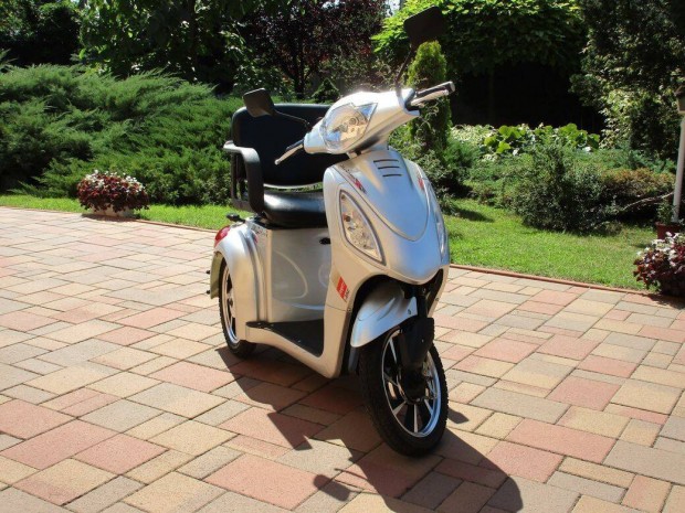 Elektromos moped rokkantkocsi robogó