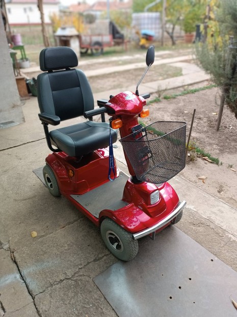 Elektromos moped újszerű állapotban eladó