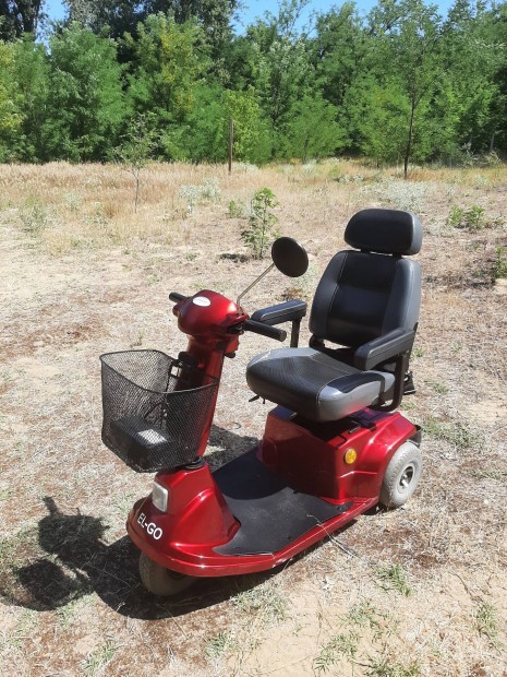 Elektromos moped várja új gazdáját