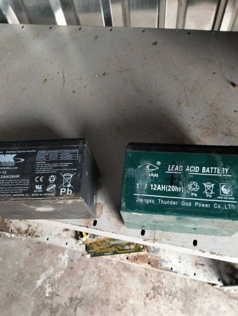 Elektromos motorba 2 db akkumltor