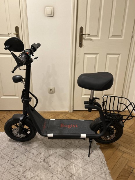 Elektromos ráülős roller