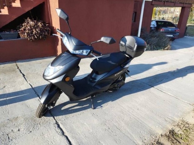 Elektromos robog� 120kilom�ter!!