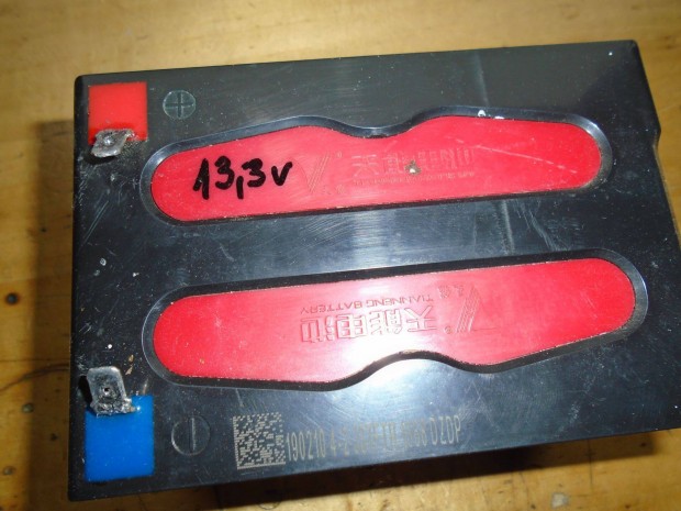 Elektromos robog� 2. akkumul�tor 12 V