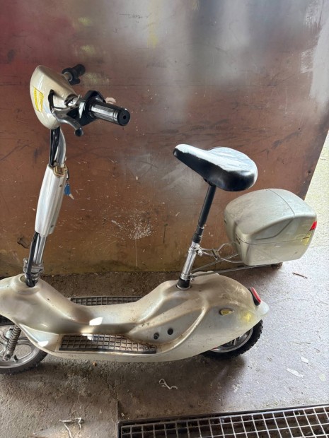 Elektromos robogó