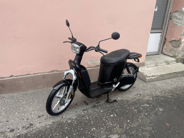 Elektromos robogó Askoll Es2