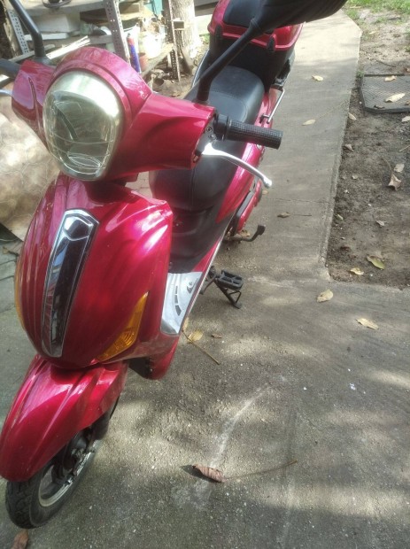 Elektromos robog� Zt-09 elad�, li-ion akkuval, 35Km/h