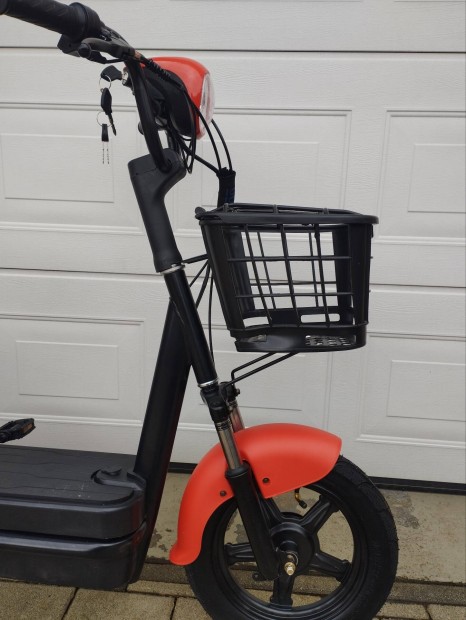 Elektromos robog�, ker�kp�r, moped 