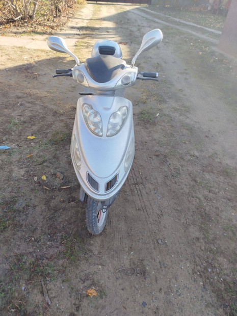 Elektromos robog alkatrsznek