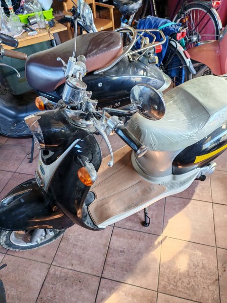 Elektromos robog� elad� 35km van csak benne nem volt haszn�lva