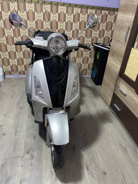 Elektromos robog moped 60v