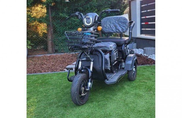 Elektromos robog moped robog rokkantkocsi hromkerek