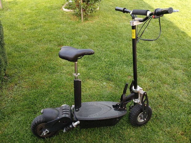 Elektromos roller 36V 1000W új aksival új töltő szép állapotban eladó