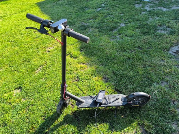 Elektromos roller 36 volt töltövel felújitott aksival