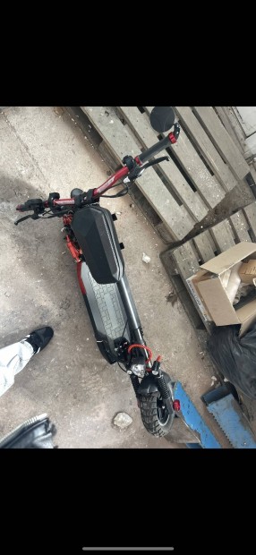 Elektromos roller 60km hattvval