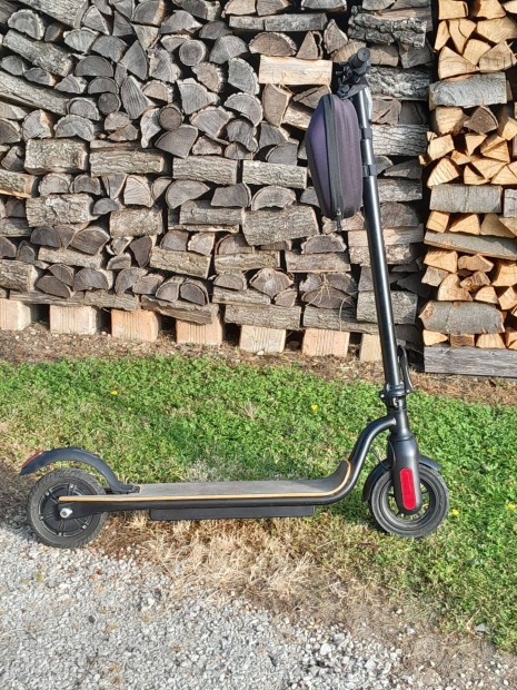 Elektromos roller Akai F10