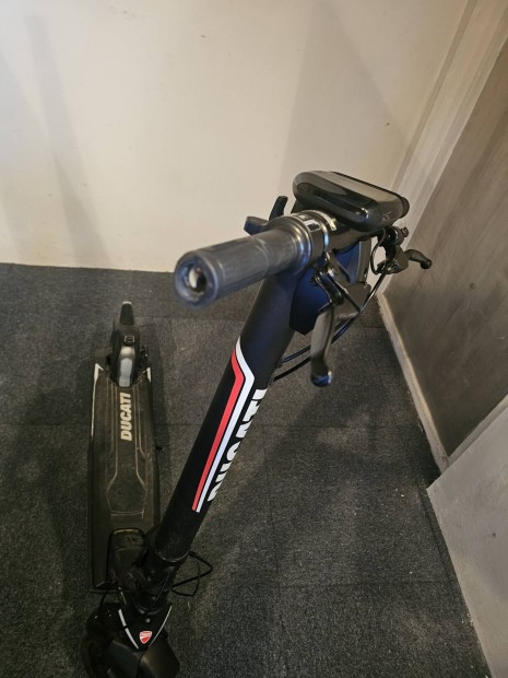 Elektromos roller Ducati pro 3