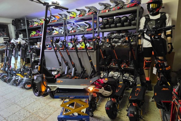 Elektromos roller Kukirin M4 Max �j