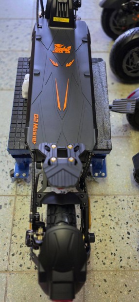 Elektromos roller Kukirin Master 6. �j