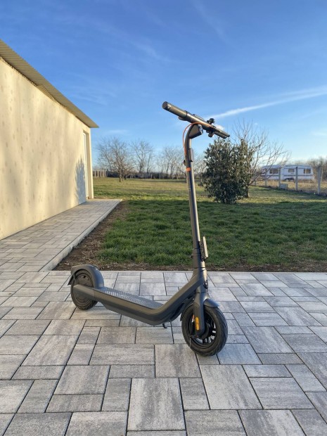 Elektromos roller Ninebot Kickscooter E2 Pro
