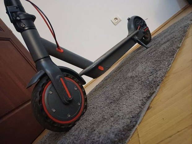 Elektromos roller (Aovo Pro)