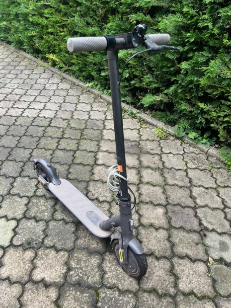 Elektromos roller - Xiaomi Mi Electric Scooter 1S EU