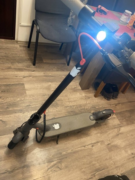 Elektromos roller (e-scooter)alig használt!