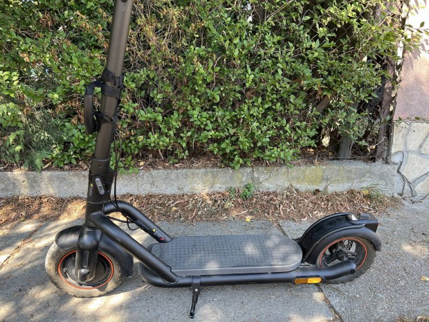 Elektromos roller/ navee n65