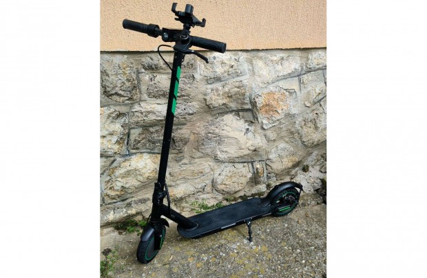 Elektromos roller ajándék sisakkal