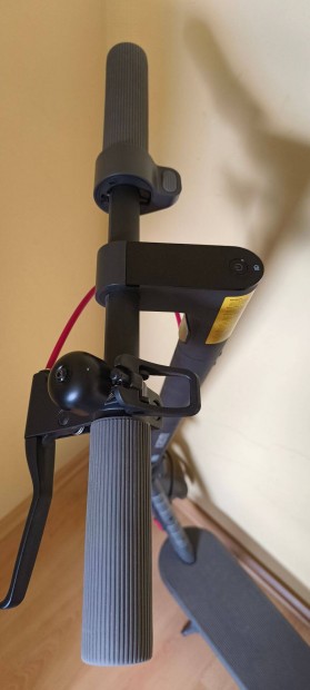 Elektromos roller cserélhető telefonra