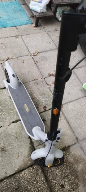 Elektromos roller elad� Ninebot G30 LE