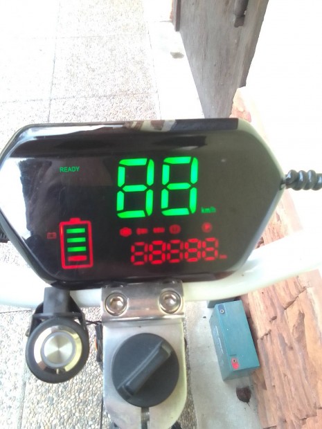 Elektromos roller eladó.