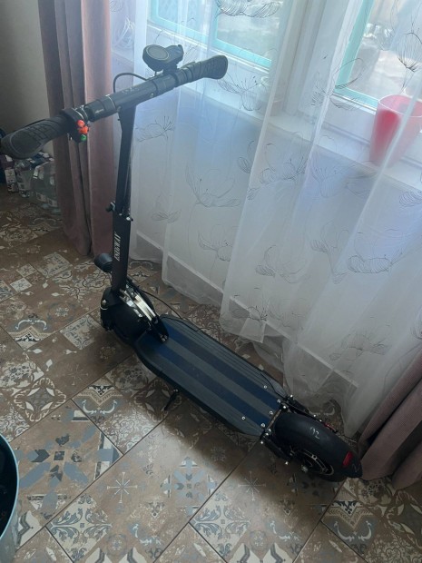 Elektromos roller escooter 10" fekete 15ah tömör gumival