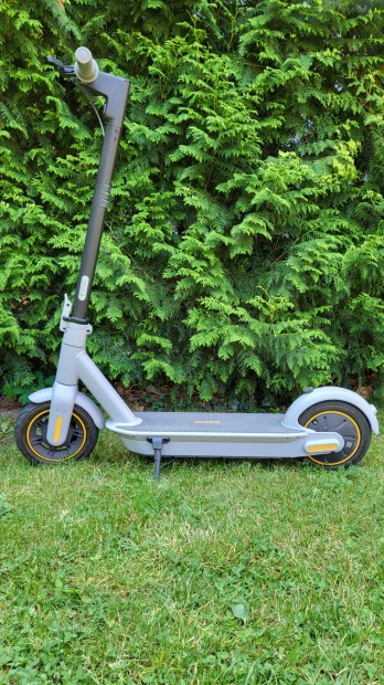 Elektromos roller nineboot G30 LE