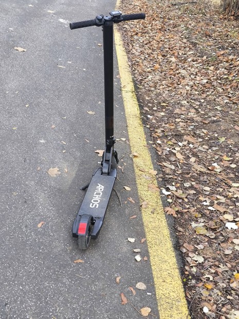 Elektromos roller �sszecsukhat� akku 12ah hat�t�v 20-25km 6kg