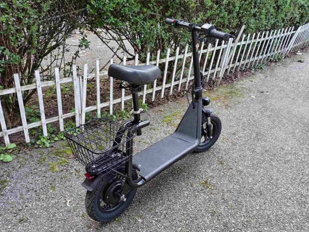 Elektromos roller újszerű (felnőtt)