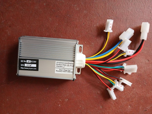 Elektromos roller vez�rl� 36V 1000W �j sz�nkef�s motorhoz elad�