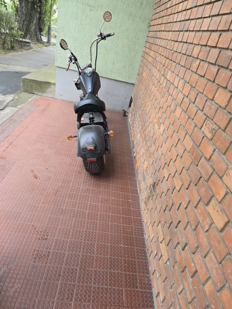 Elektromos scooter, robog 