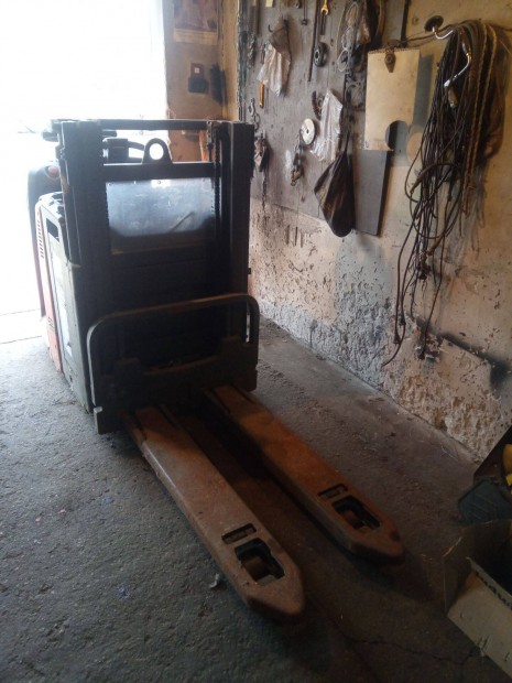 Elektromos targonca elad�